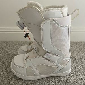 Thirtytwo Beginner Snowboarding Boots in Great Condition. Women 7.5.